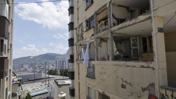 Fotografía que muestra este jueves viviendas afectadas por el terremoto del pasado lunes, en el barrio Milán, en la Zona G de Manizales (Colombia) EFE/ Carlos Ortega