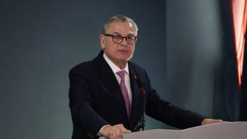 El contralor Anel Flores.