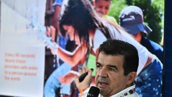 El líder regional de World Vision para América Latina y el Caribe, Joao Diniz, habla durante un panel organizado por World Vision y We Are Water este martes, en el Centro de Convenciones Hangar donde se realiza la COP30, en Belém (Brasil).