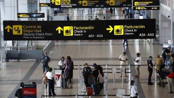 El anteproyecto de ley que propone la creación de una “Tasa de Uso de Instalaciones Aeroportuarias en Tránsito”.