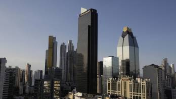 El presidente explicó el plan de obras públicas.