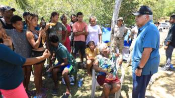 El mandatario Mulino llegó a Carrizal de Soná con promesas de reconstrucción y ayuda para las familias afectadas.