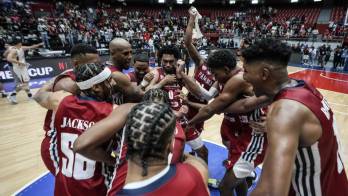 El partido se disputará este viernes 27 de febrero en la Arena Roberto Durán, donde el quinteto nacional intentará cambiar el rumbo del grupo.