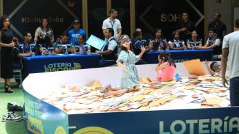 Según el MEF los sobres deben ser blancos o manila, tamaño carta y sin decoraciones