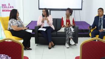 Niurka Palacio, ministra de la Mujer (c), destacó la importancia de articular esfuerzos comunitarios e institucionales para prevenir y atender estos casos.