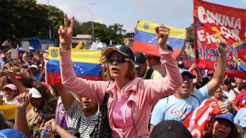 Simpatizantes del oficialismo participan en una manifestación este miércoles, en Caracas (Venezuela). El chavismo cierra filas tras la captura de Maduro en torno a Delcy Rodríguez, quien ejerce como presidenta encargada.