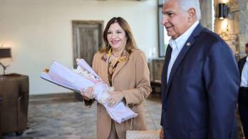 Mulino viajó acompañado por la primera dama, Maricel Cohen de Mulino, y una delegación de ministros y altos funcionarios.