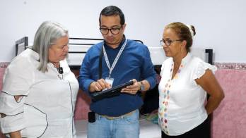 La ministra Carles de Arango extendió una invitación formal a una reunión a la diputada Brenes.