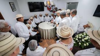 Reunión de Mulino con los miembros del Consejo Municipal de Los Santos.