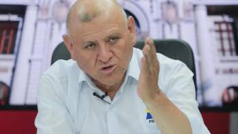 Fotografía cedida este domingo por la agencia Andina que muestra a Napoleón Becerra García, candidato presidencial por el Partido de los Trabajadores y Emprendedores (PTE-Perú).