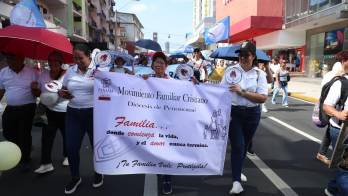 La actividad inició con una concentración en el Parque Porras y recorrió las principales calles de la ciudad hasta llegar al Parque de Santa Ana.