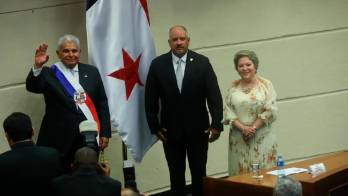 Mulino plantea nueva Constitución y ley educativa