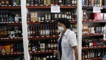 MINSA supervisa la venta de licor en establecimiento&nbsp;