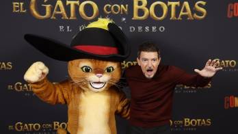 El Gato con Botas se humaniza con la voz en español de Antonio Banderas