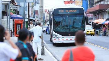 Mi Bus anunció ajustes en rutas y horarios tras el alza de la gasolina.