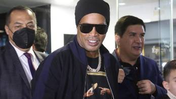 Las imputaciones de Ronaldinho y su hermano derivaron en procesamientos a una veintena de personas, entre ellas gestores y funcionarios de Migraciones.