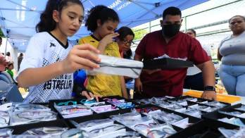 Niños participan en programa Ver y oír para aprender