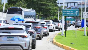 ¡Tremendo tranque! Aunque los puentes siguen operativos, llegar a destino se ha convertido en una odisea.