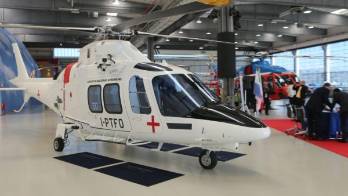 Helicóptero ambulancia donado como parte del acuerdo con Finmeccania.