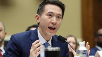 El CEO de TikTok, Shou Zi Chew testifica ante el comité de Energía y Comercio de la Cámara Baja de EE.UU. en Washington (Estados Unidos).
