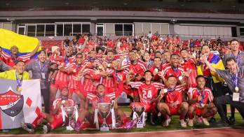 El equipo celebrando ese gran boleto a la Primera División.