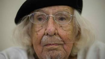 Ernesto Cardenal recibió amorosamente el indulto del papa Francisco