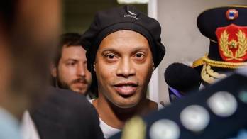 Ronaldinho sufre por la muerte de su querida madre a causa del covid
