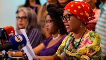 Al menos 30 organizaciones feministas rechazaron la eliminación del Ministerio de la Mujer.