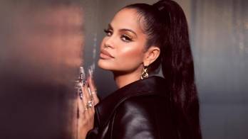 Foto cedida por Miguel Ducos donde aparece la artista urbana dominicana, Natti Natasha quien describió como un sueño la colaboración del tema 'Mayor que usted' que lanzó este viernes junto a Daddy Yankee, Wisin y Yandel