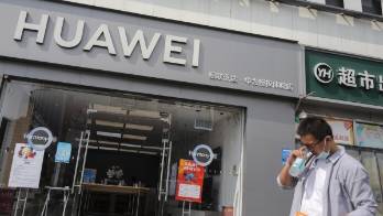 Huawei dice que se defenderá de acusaciones tras liberación de su jefa financiera