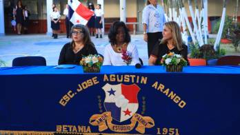 La ministra de Educación en la Escuela José Agustín Arango, en Betania.