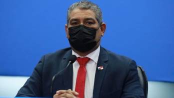 Piden explicación al ministro de Salud sobre la ruptura en la línea de vacunación