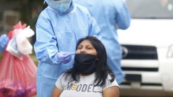 Personal de salud realiza hisopados de casa en casa en Loma Cová, de Arraiján