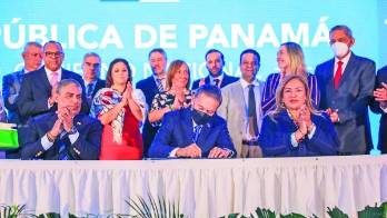 Cortizo sancionó la ley en las instalaciones del Hospital Santo Tomás (HST).