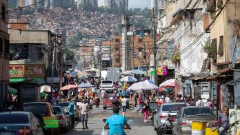 Vista del mercado de Catia, el 1 de julio de 2022 en Caracas (Venezuela).