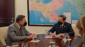 Se reunieron en el Palacio de Las Garzas.