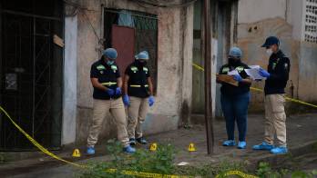 Dominicana es alcanzada por una bala en Santa Ana