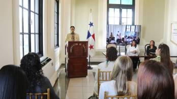 Capacitan a docentes para prevenir suicidios&nbsp;en entornos escolares