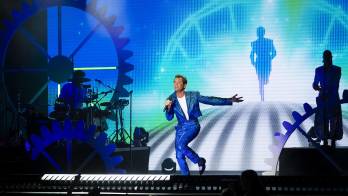 [VIDEO] El carisma de Mika envuelve al público de Cap Roig