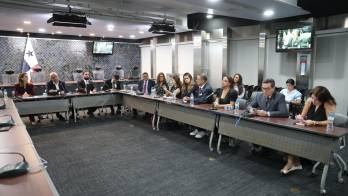 Los gremios periodísticos sostuvieron hoy una reunión con la Comisión de Gobierno de la Asamblea Nacional.