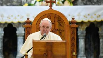 Francisco invitó a no caer en la venganza en su misa multitudinaria en Erbil