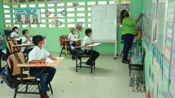 Más de 800 mil alumnos reanudan las clases este lunes luego del receso