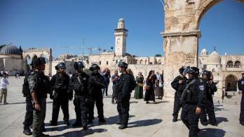 Festivo musulmán y judío teñido de violencia tras choques en Jerusalén
