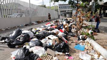 AAUD mantiene la recolección de la basura, mientras que la Alcaldía, según la alcaldesa, continúa vigilando y fiscalizando.