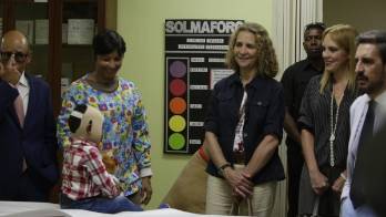 La infanta Elena visita a niños con quemaduras graves&nbsp;