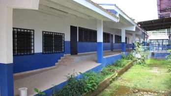 El personal docente y administrativo labora con normalidad para asegurar el cumplimiento del calendario escolar.