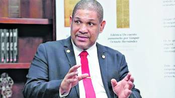 El director Godoy asegura que el 100 % de los alumnos recibirá el pago.