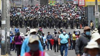 Un contingente policial fue registrado este miércoles, 14 de diciembre, al vigilar una manifestación en Arequipa (Perú).