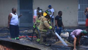 Las autoridades continúan atendiendo la emergencia.