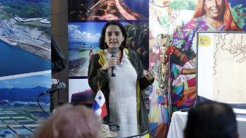 Escritoras panameñas buscan derribar estereotipos tras su paso por feria literaria chilena